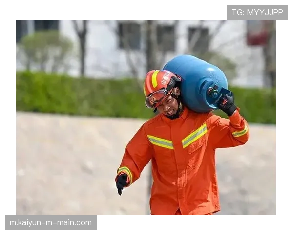 王浩然中距离面框技术 国际赛场对抗强度适应中 王浩然中距离面框技术 国际赛场对抗强度适应中