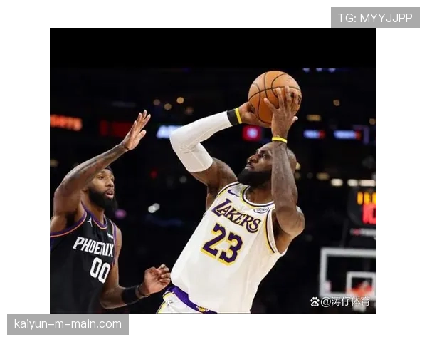 湖人末段防守布置 詹姆斯扮演自由人角色破坏发球线路